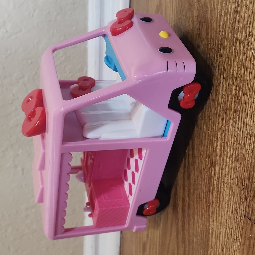 Hello Kitty Food Truck Cafe toy